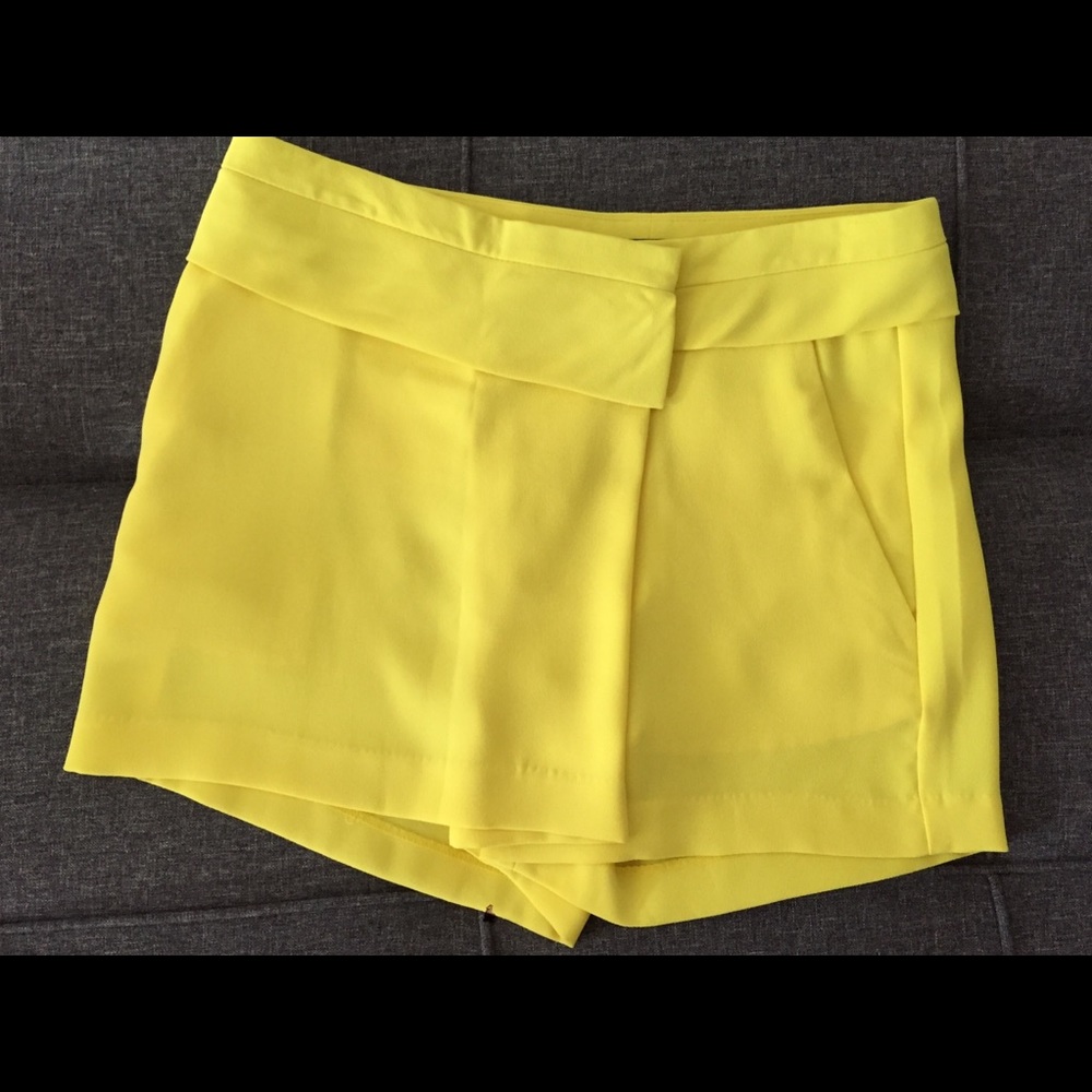 Banana yellow skort